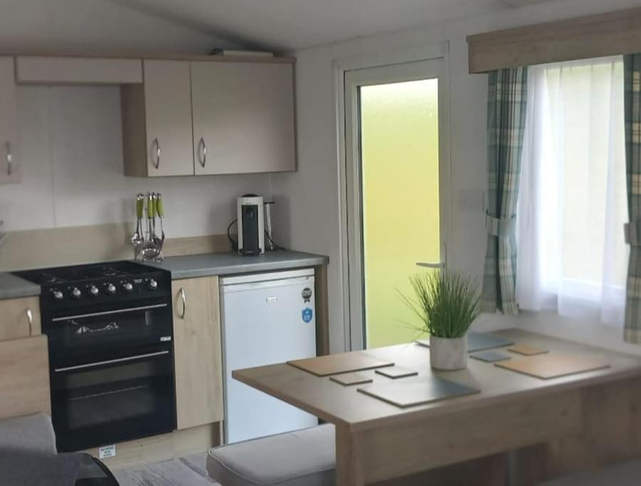 Sea Breeze, Modern, Cosy Holiday Home Haverigg Екстер'єр фото